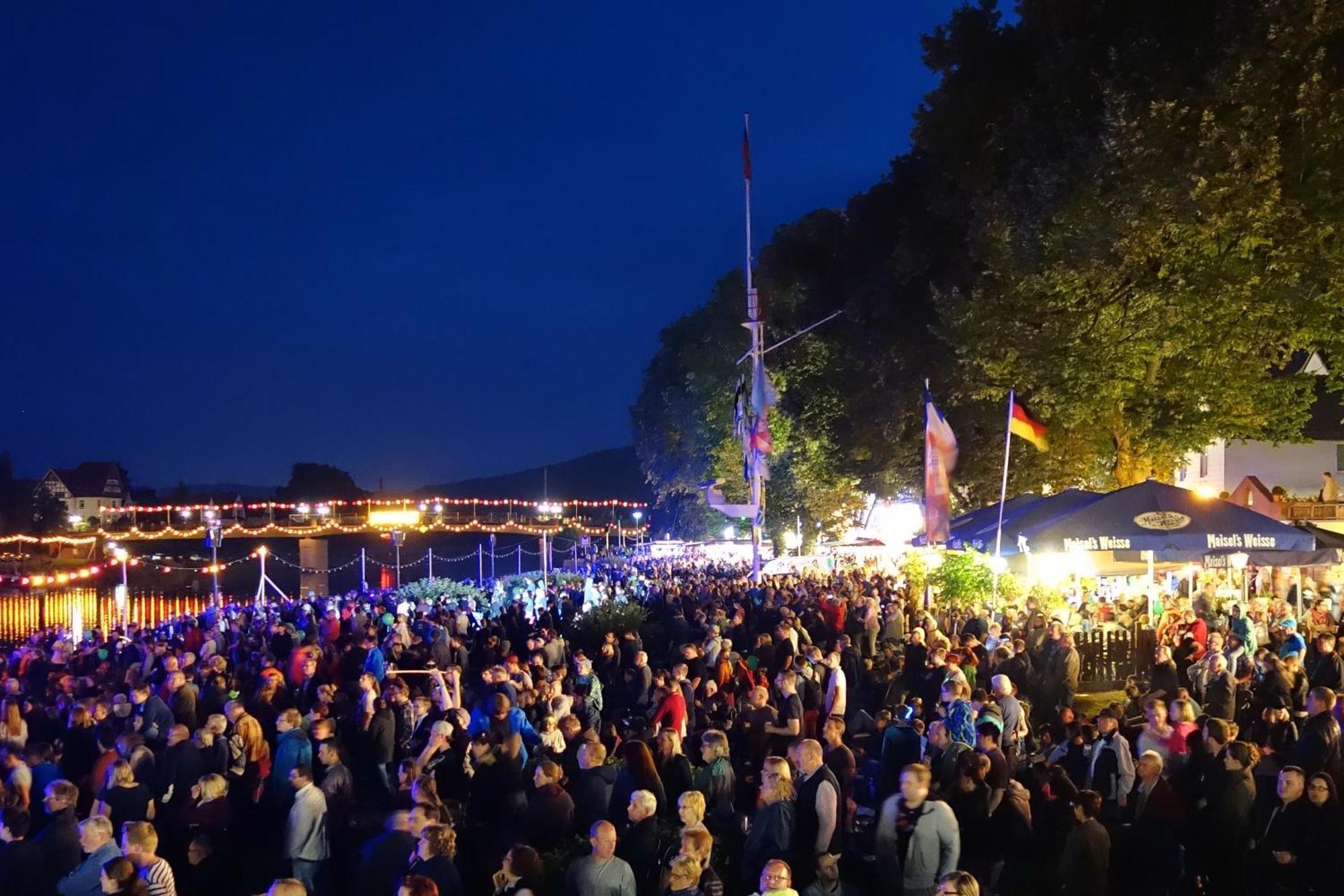 Ferienwohnungen Am Weserstrand Bodenwerder Exterior foto